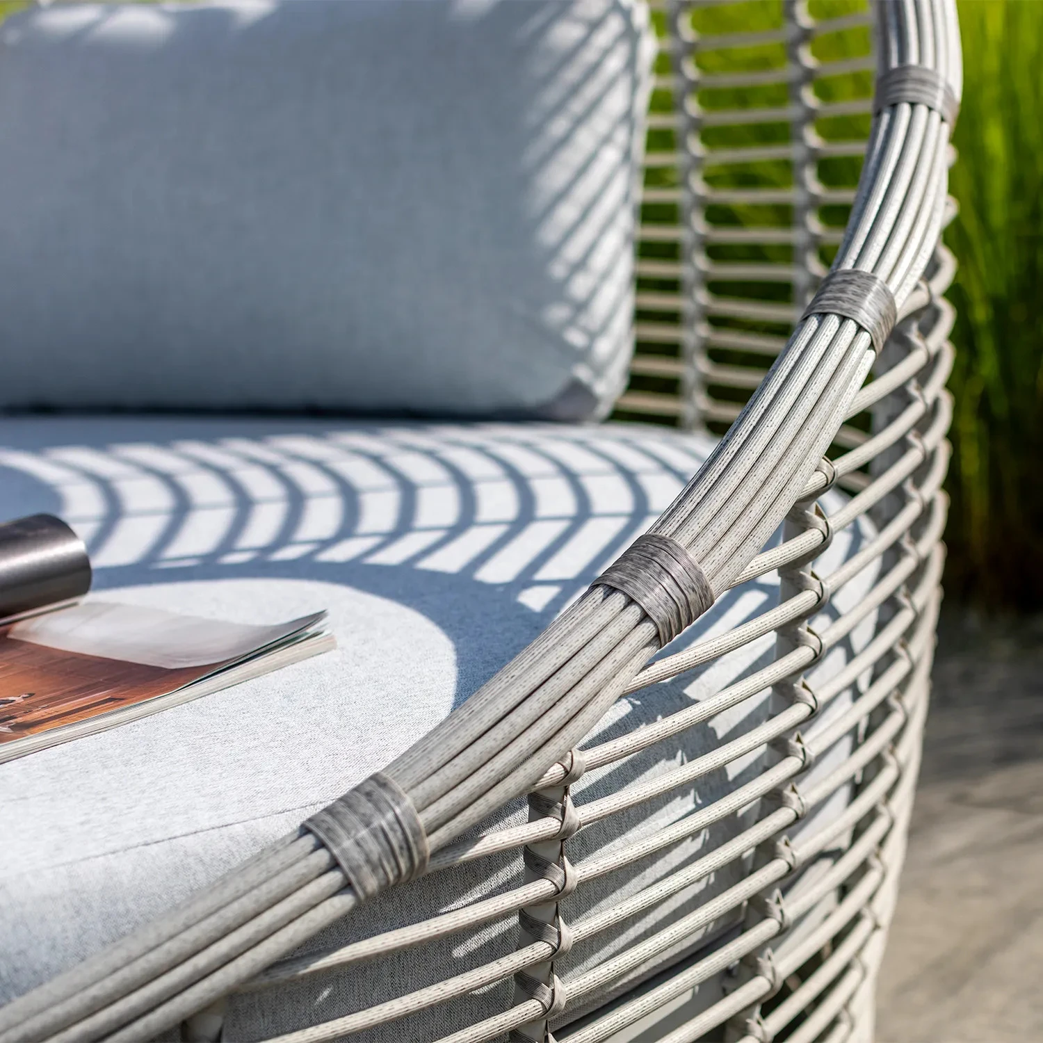 Лежальня с крышей KOKOON