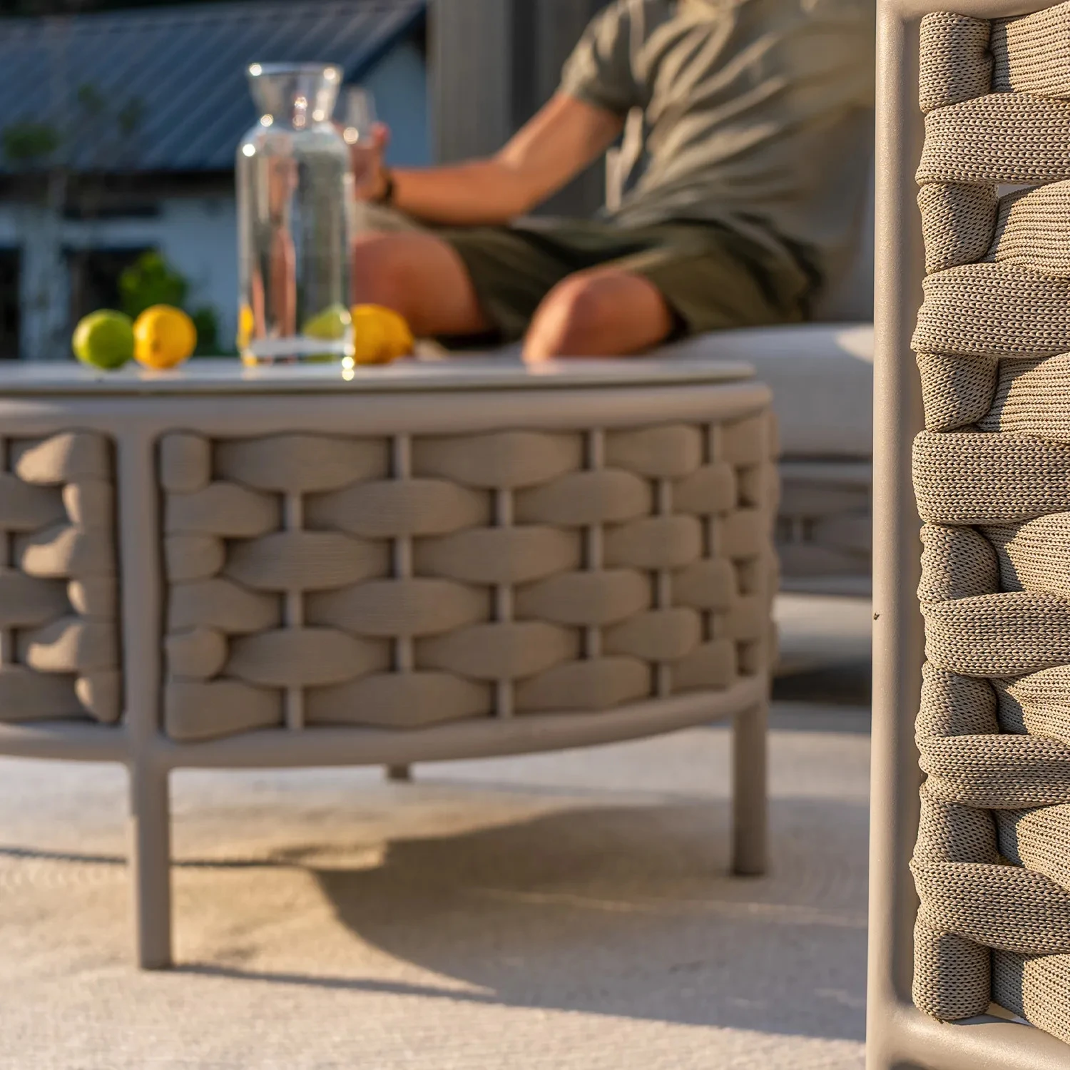 Круглый журнальный столик LOOP