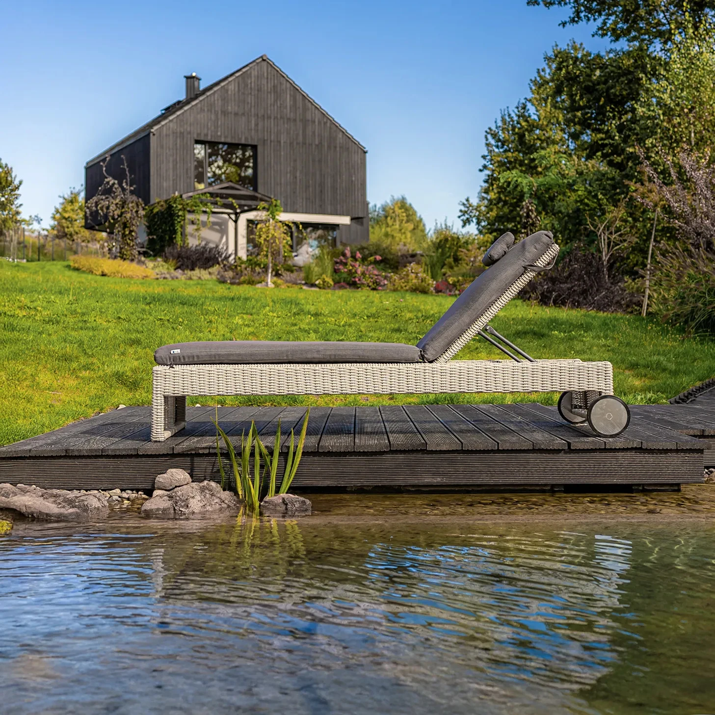 Шезлонг JULIA Белый