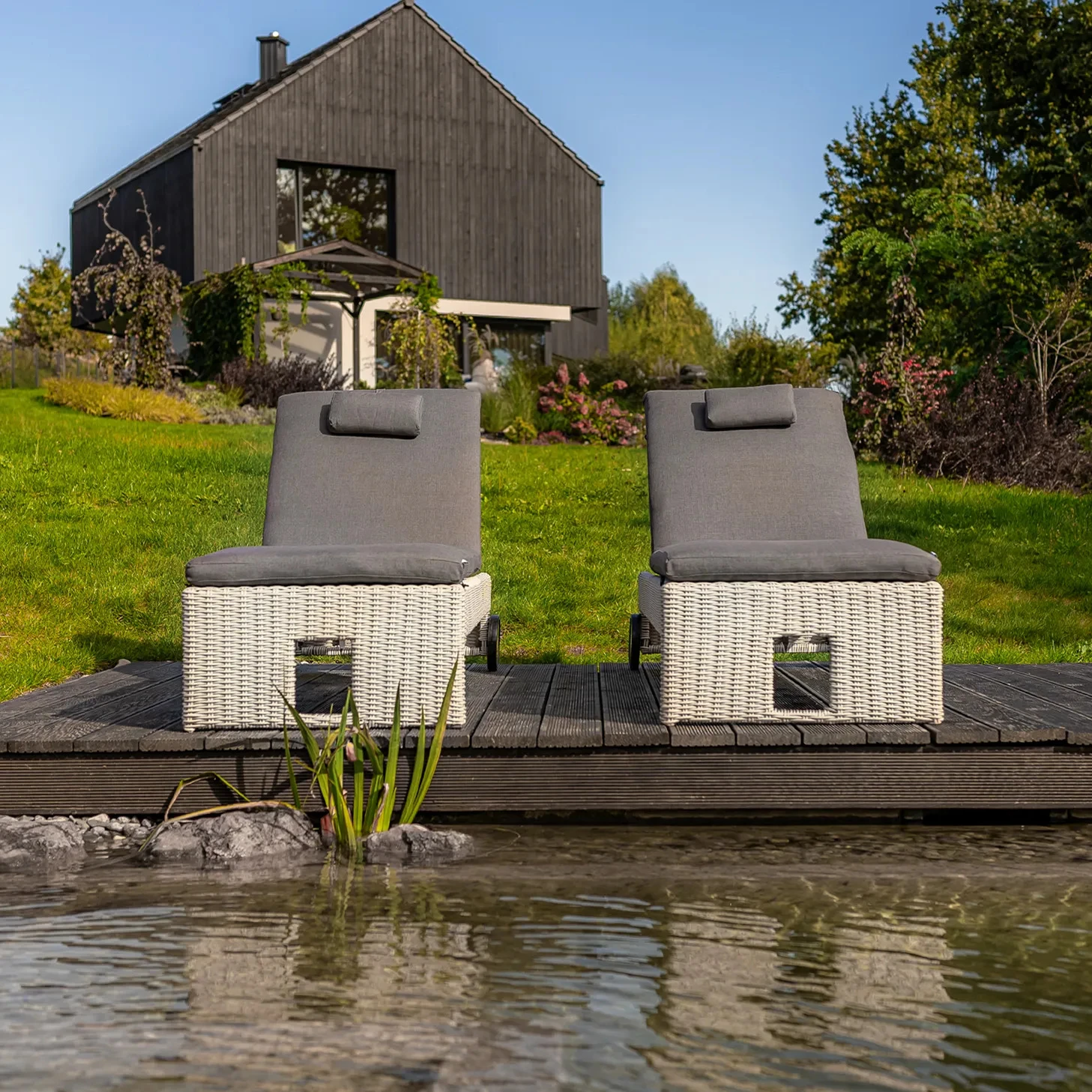 Шезлонг JULIA Белый