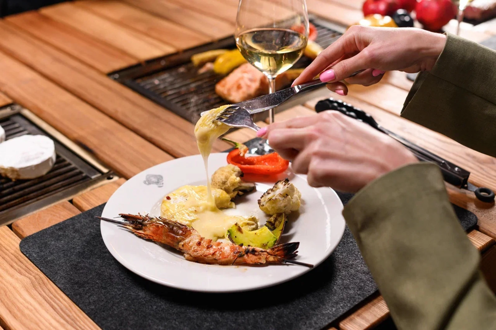 Стол с грилем FESTAVOLO MEDIO