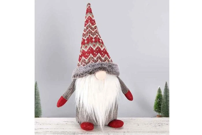 Гномик «HUGO» в яркой вязаной шапке