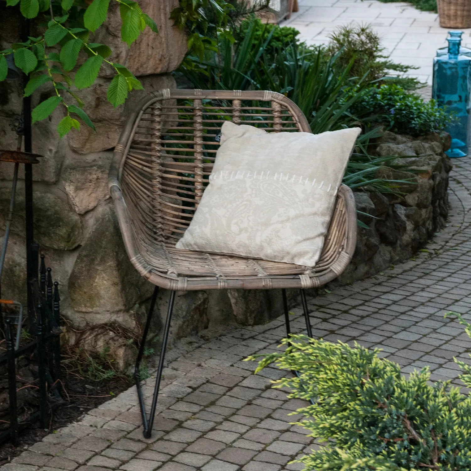 Ретро-кресло из натурального ротанга LAVAL