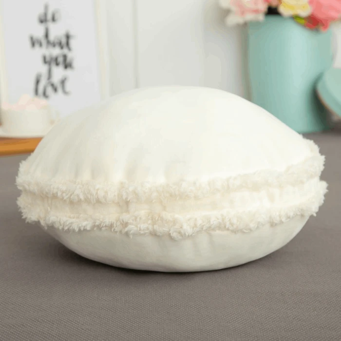 Подушка «Макарон» Молочный