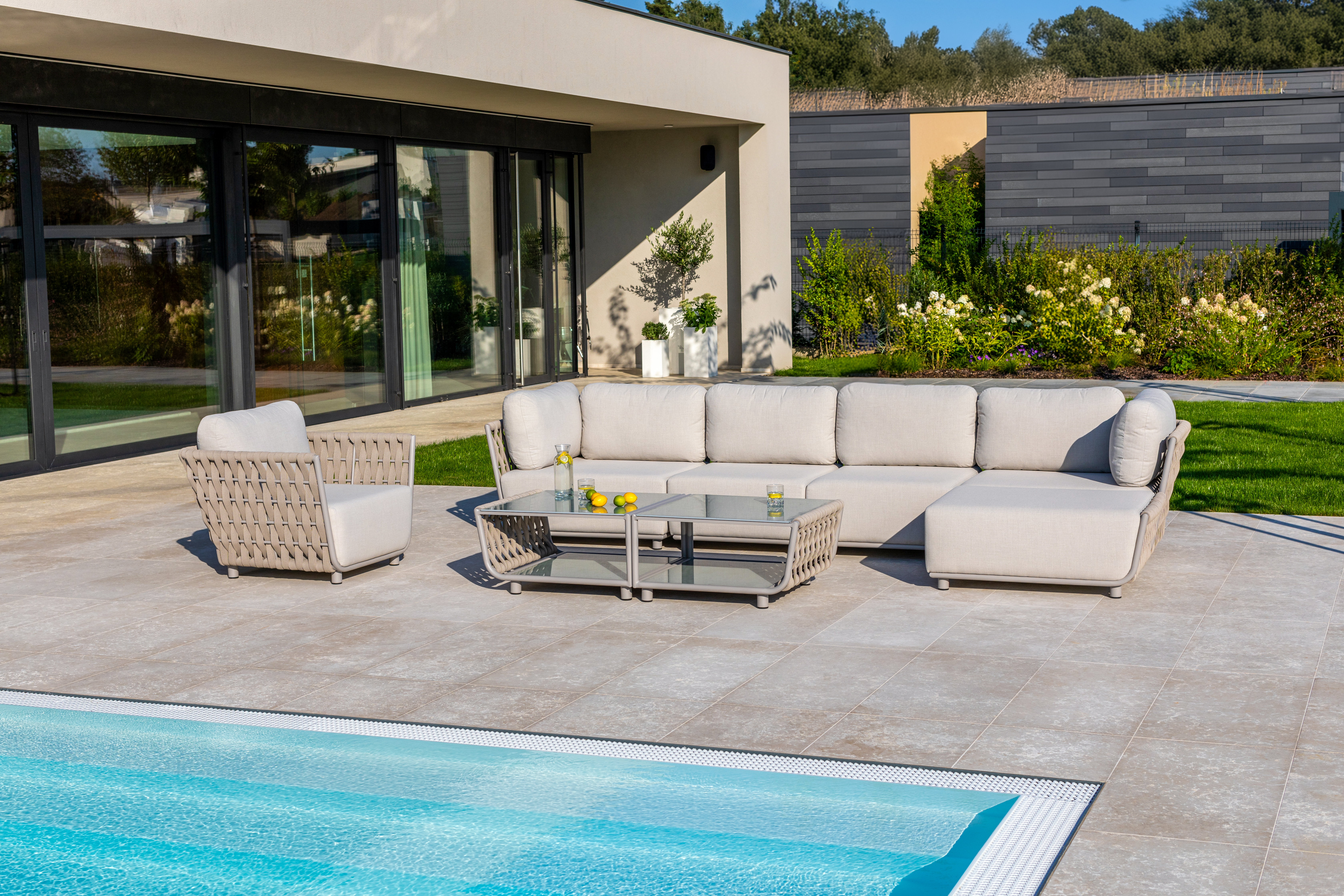 Центральный элемент HUG Бежевый